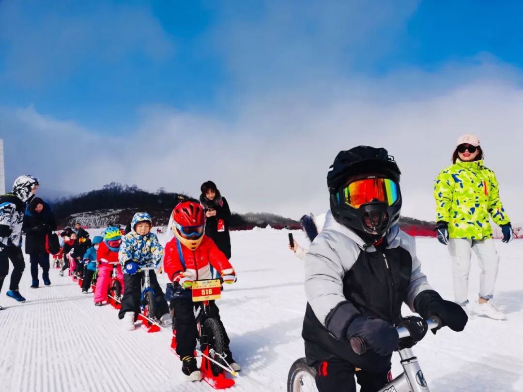 别拦我，我要去龙头山玩（雪地平衡车）！！！